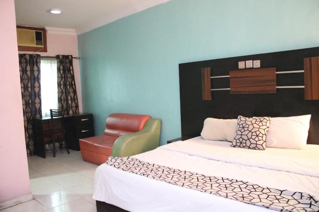 Senators Suites And Towers Hotel Omole الغرفة الصورة