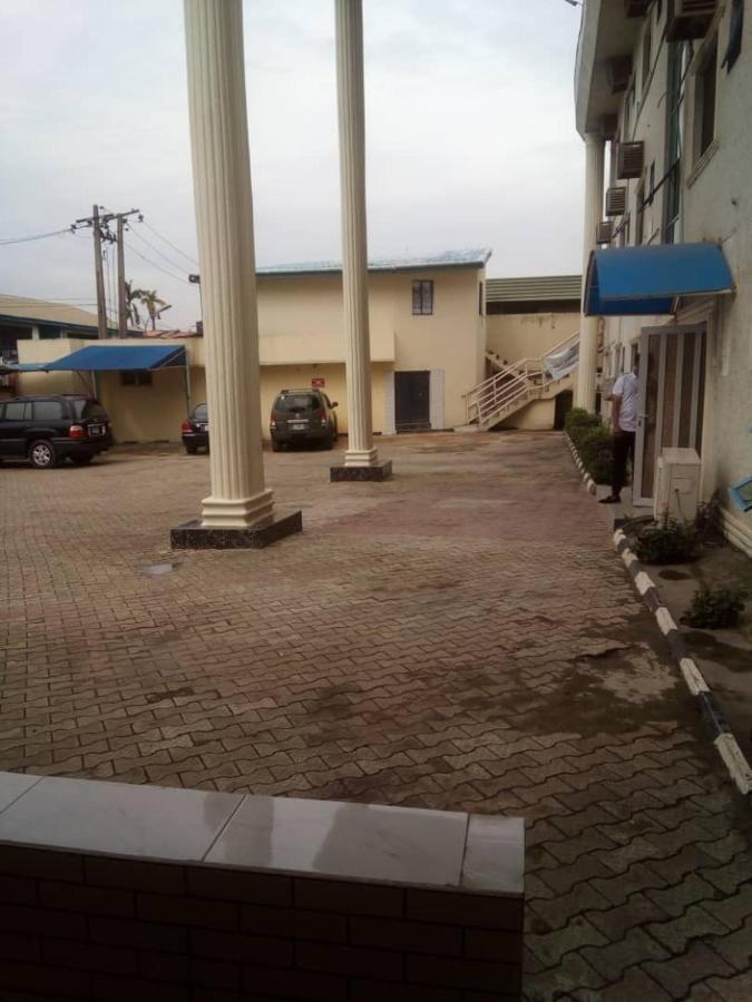 Senators Suites And Towers Hotel Omole المظهر الخارجي الصورة