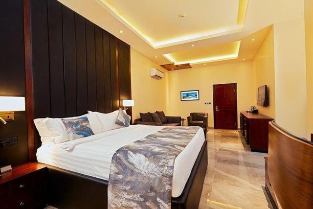 Senators Suites And Towers Hotel Omole المظهر الخارجي الصورة