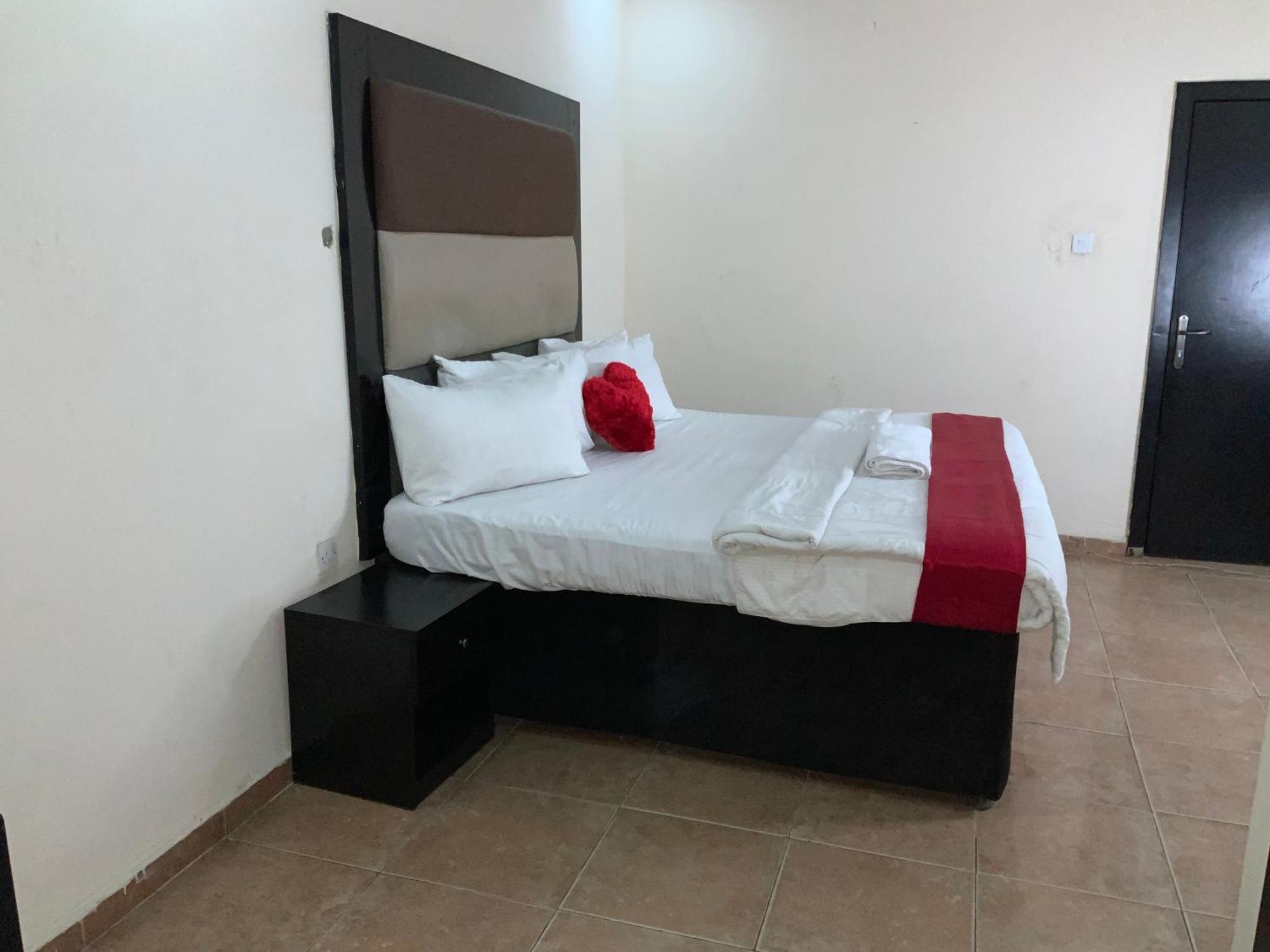 Senators Suites And Towers Hotel Omole المظهر الخارجي الصورة