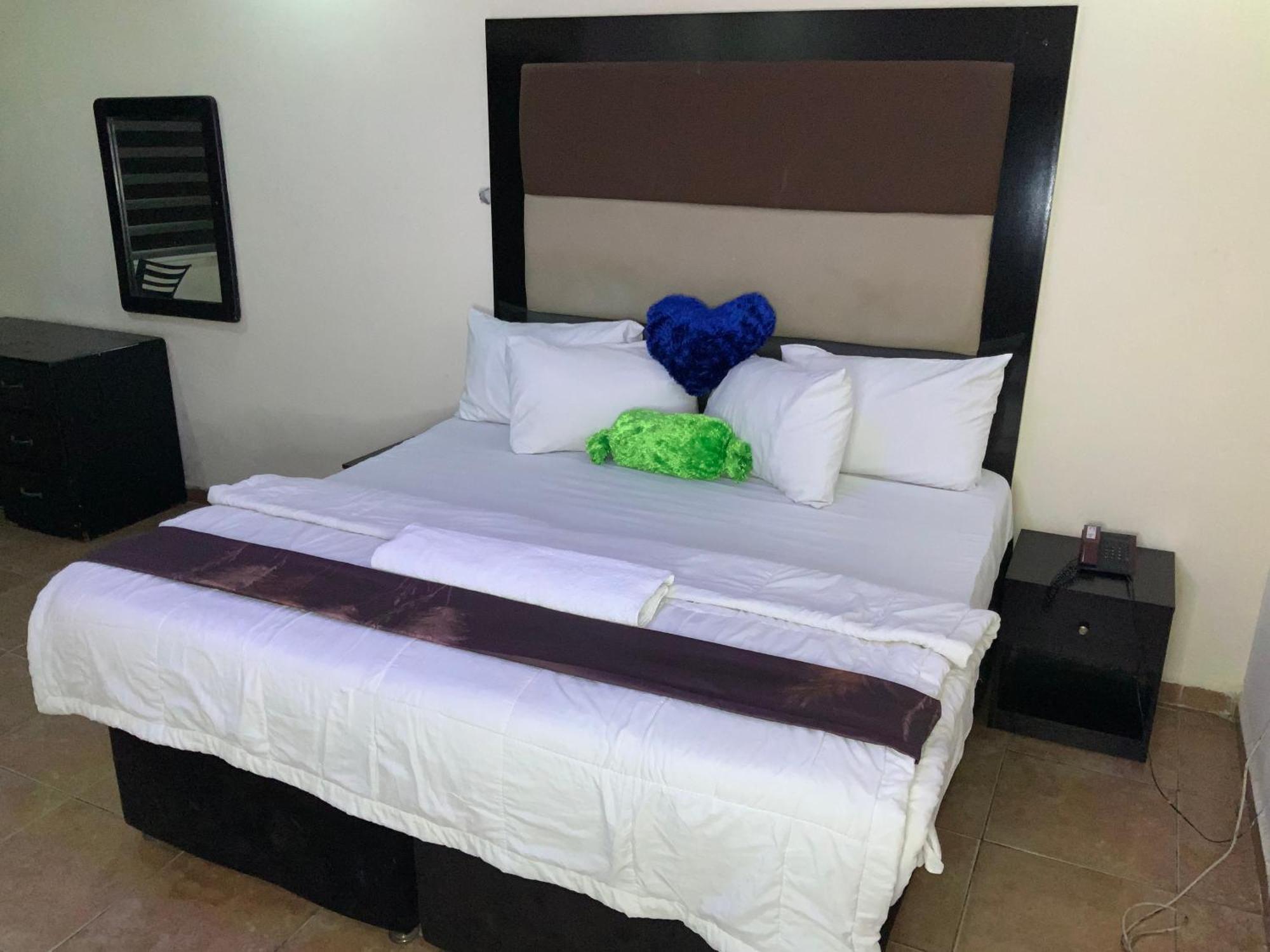 Senators Suites And Towers Hotel Omole المظهر الخارجي الصورة