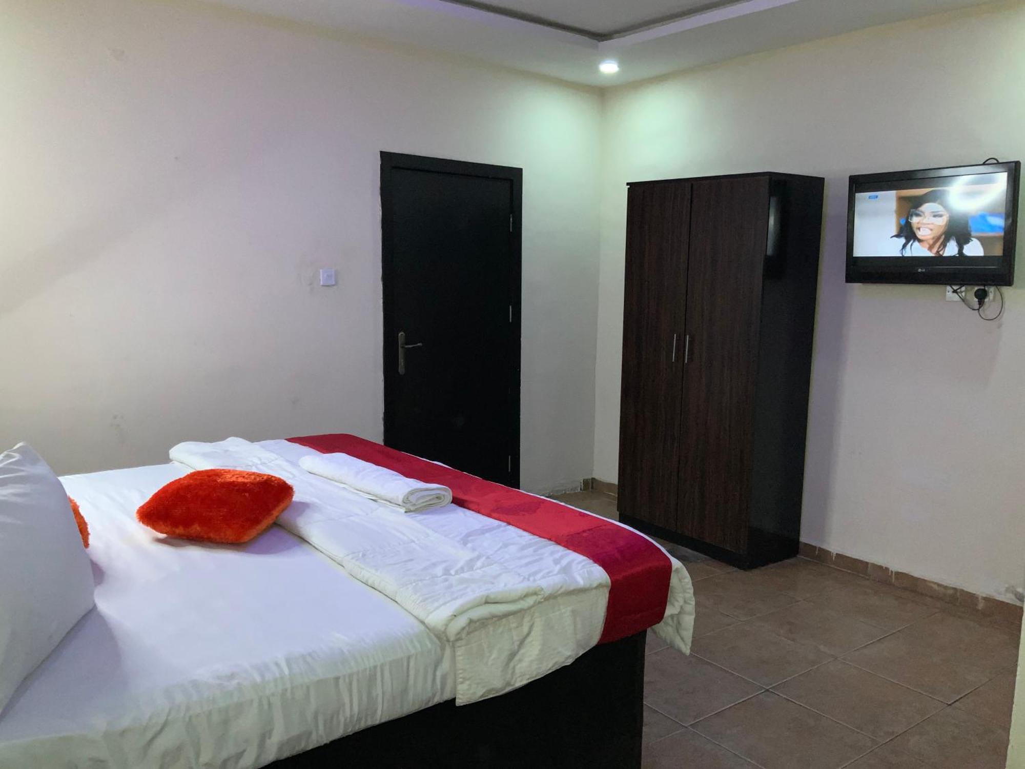 Senators Suites And Towers Hotel Omole المظهر الخارجي الصورة
