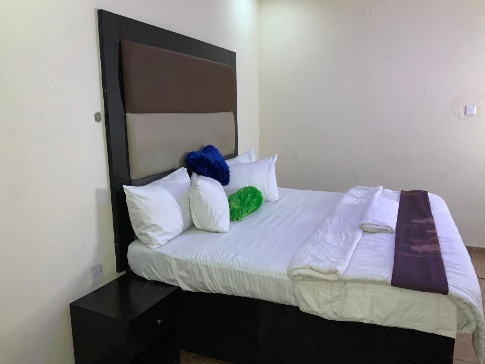 Senators Suites And Towers Hotel Omole المظهر الخارجي الصورة