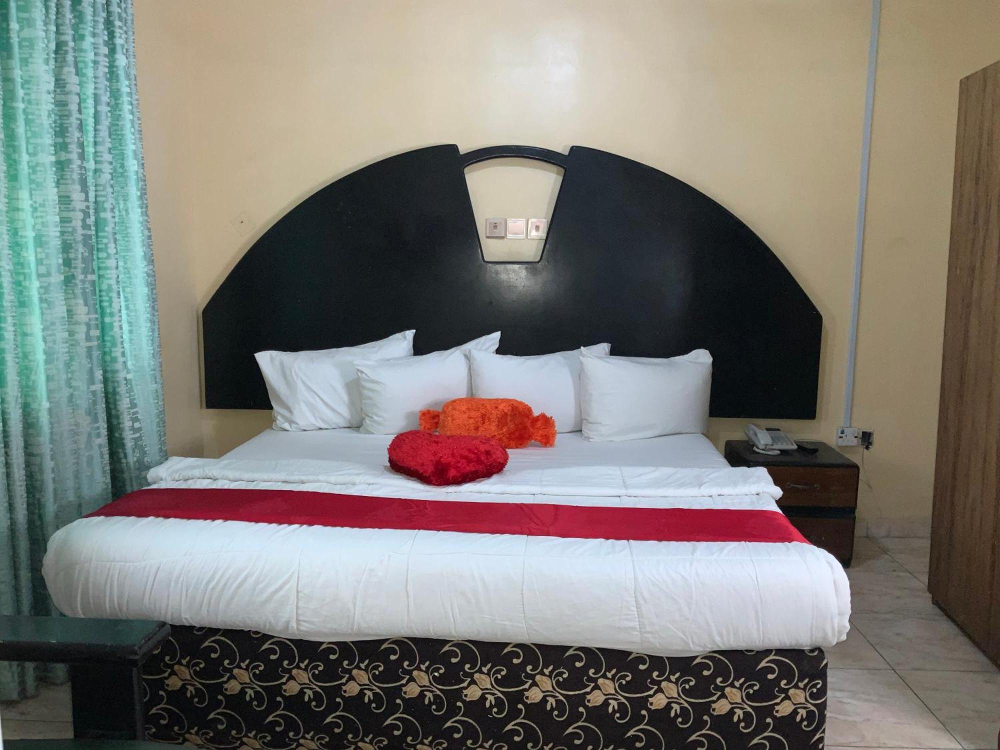 Senators Suites And Towers Hotel Omole المظهر الخارجي الصورة