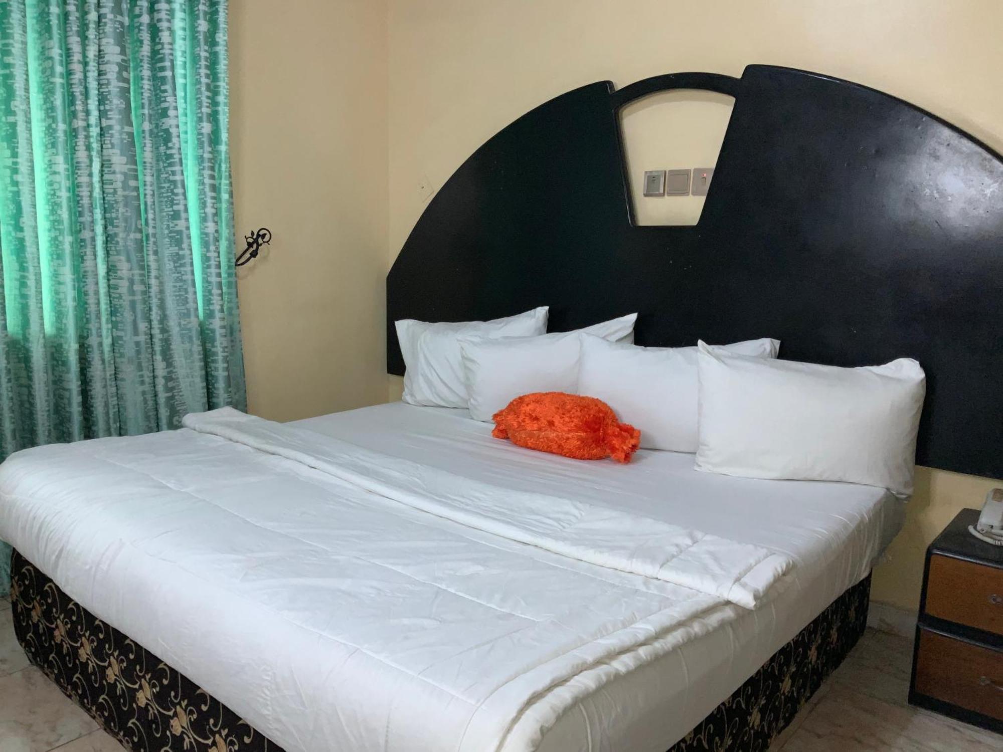 Senators Suites And Towers Hotel Omole المظهر الخارجي الصورة