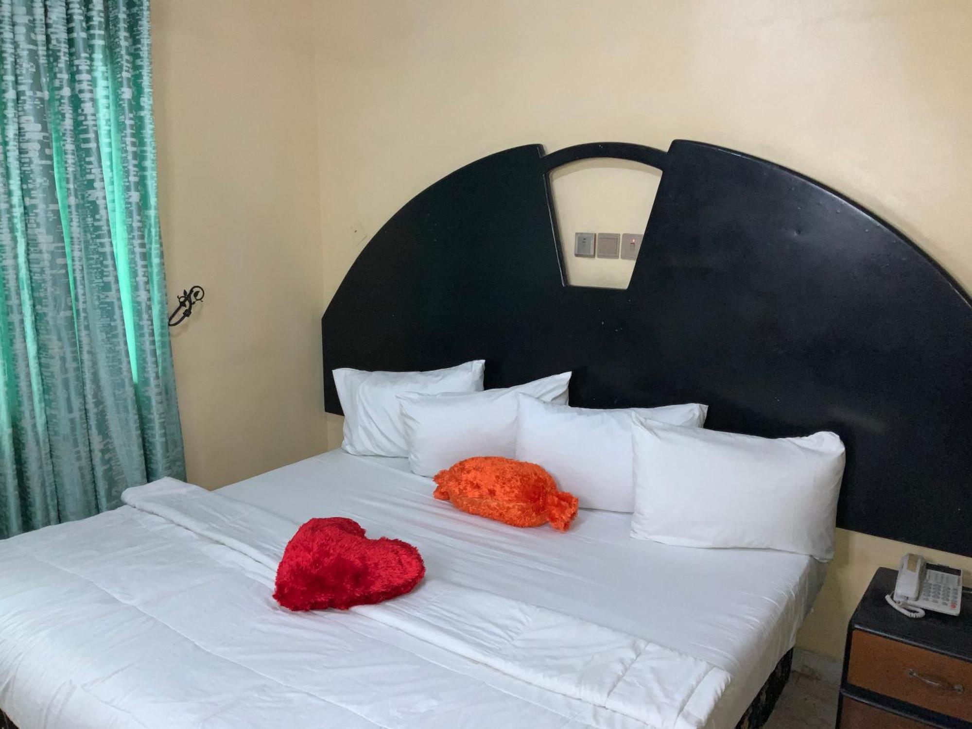 Senators Suites And Towers Hotel Omole المظهر الخارجي الصورة