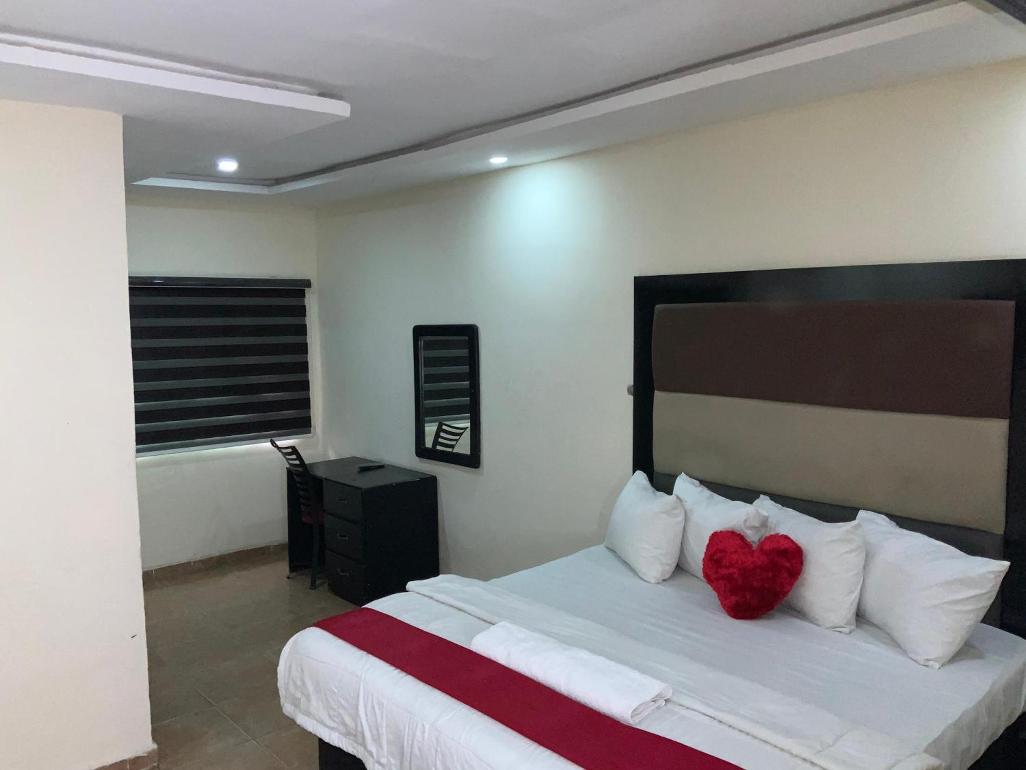 Senators Suites And Towers Hotel Omole المظهر الخارجي الصورة