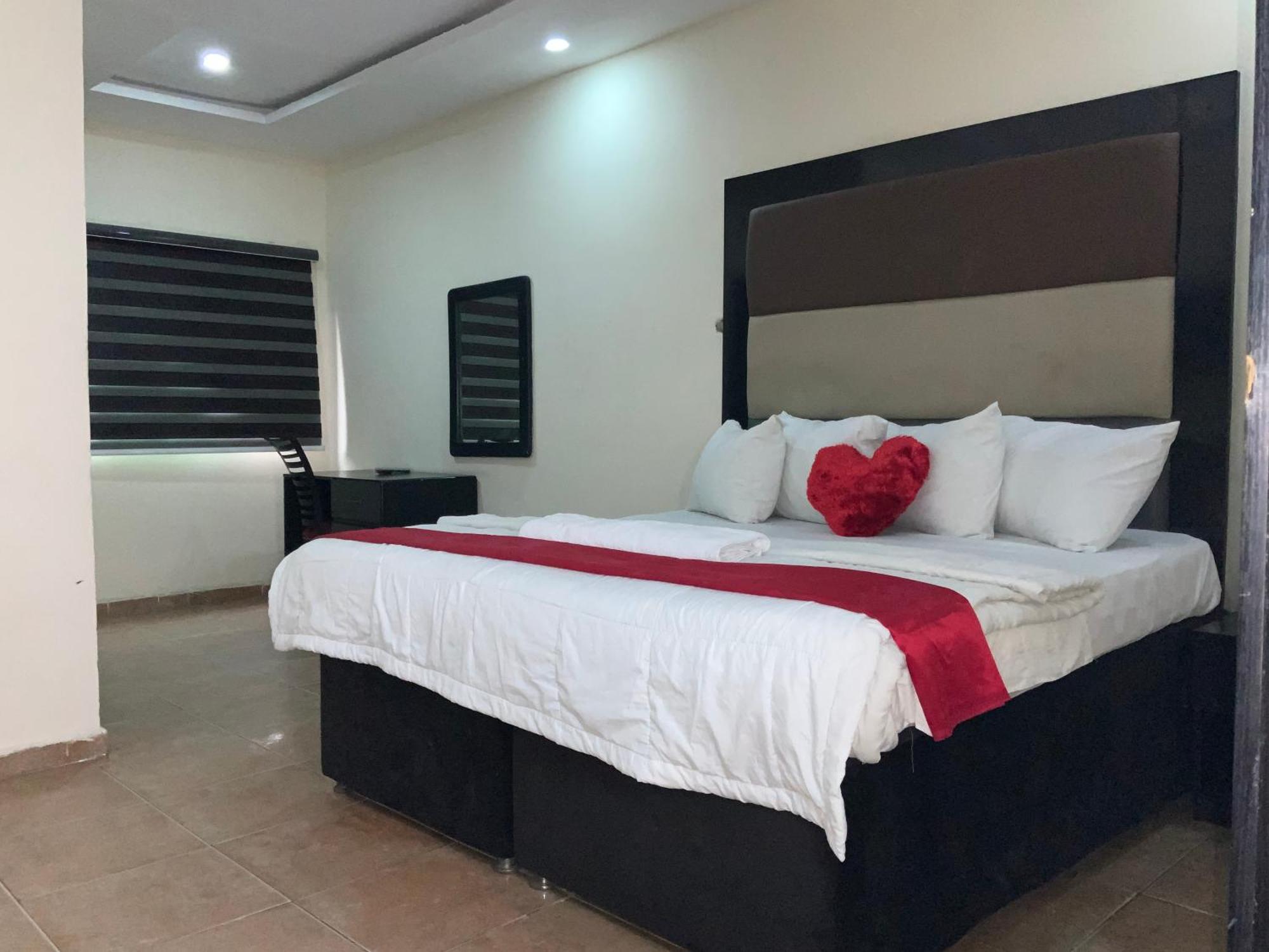Senators Suites And Towers Hotel Omole المظهر الخارجي الصورة