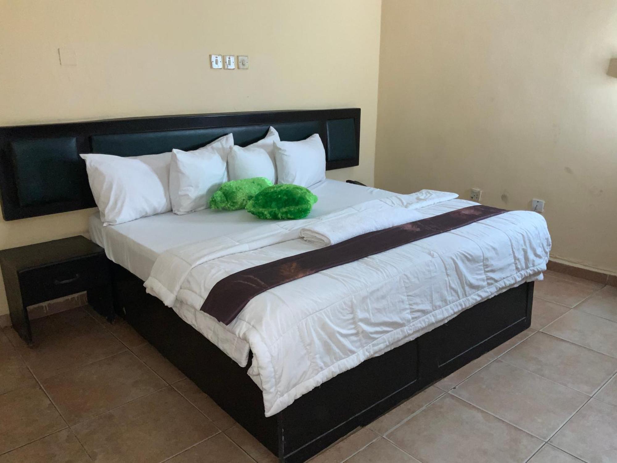Senators Suites And Towers Hotel Omole المظهر الخارجي الصورة