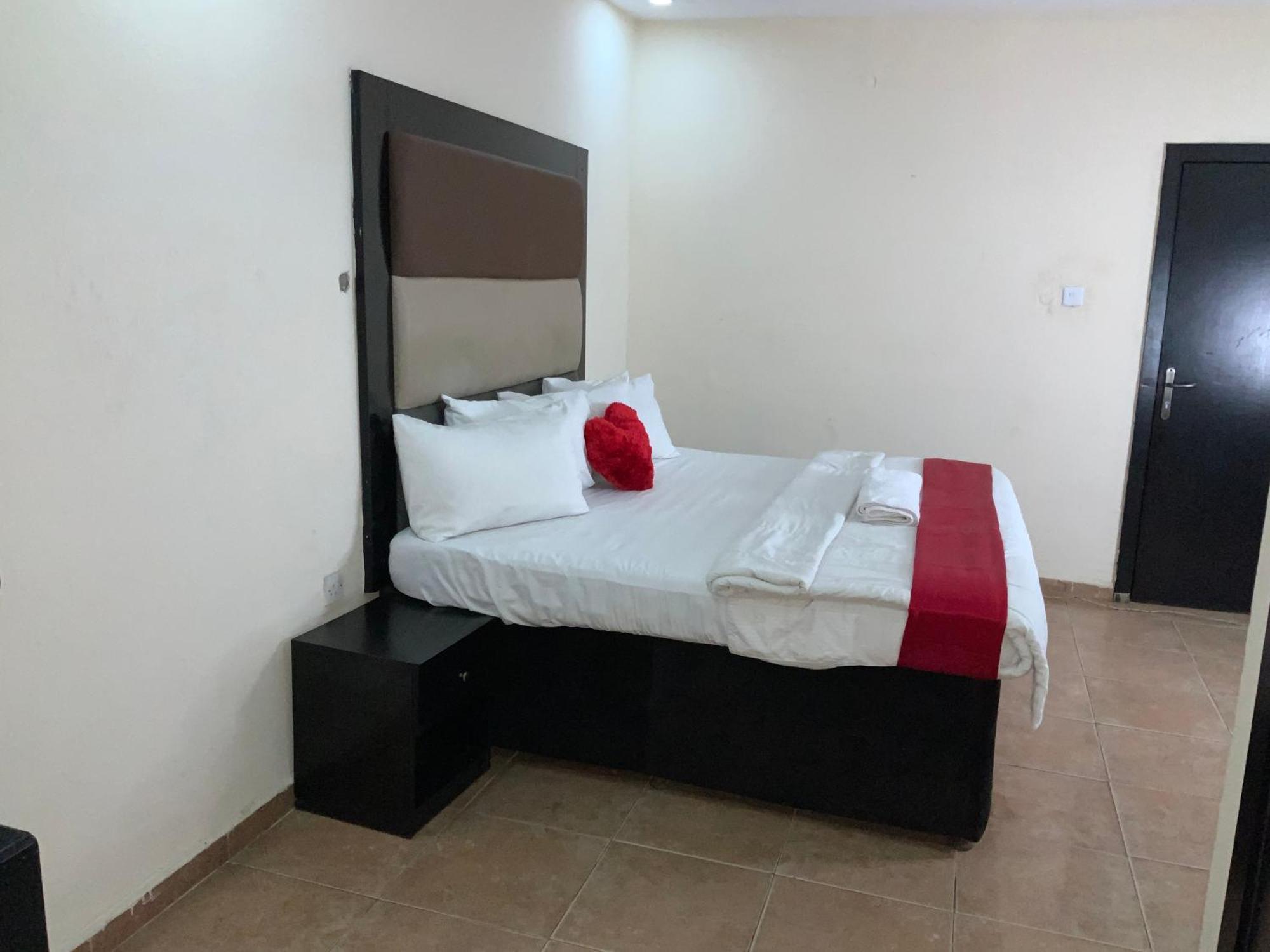 Senators Suites And Towers Hotel Omole المظهر الخارجي الصورة