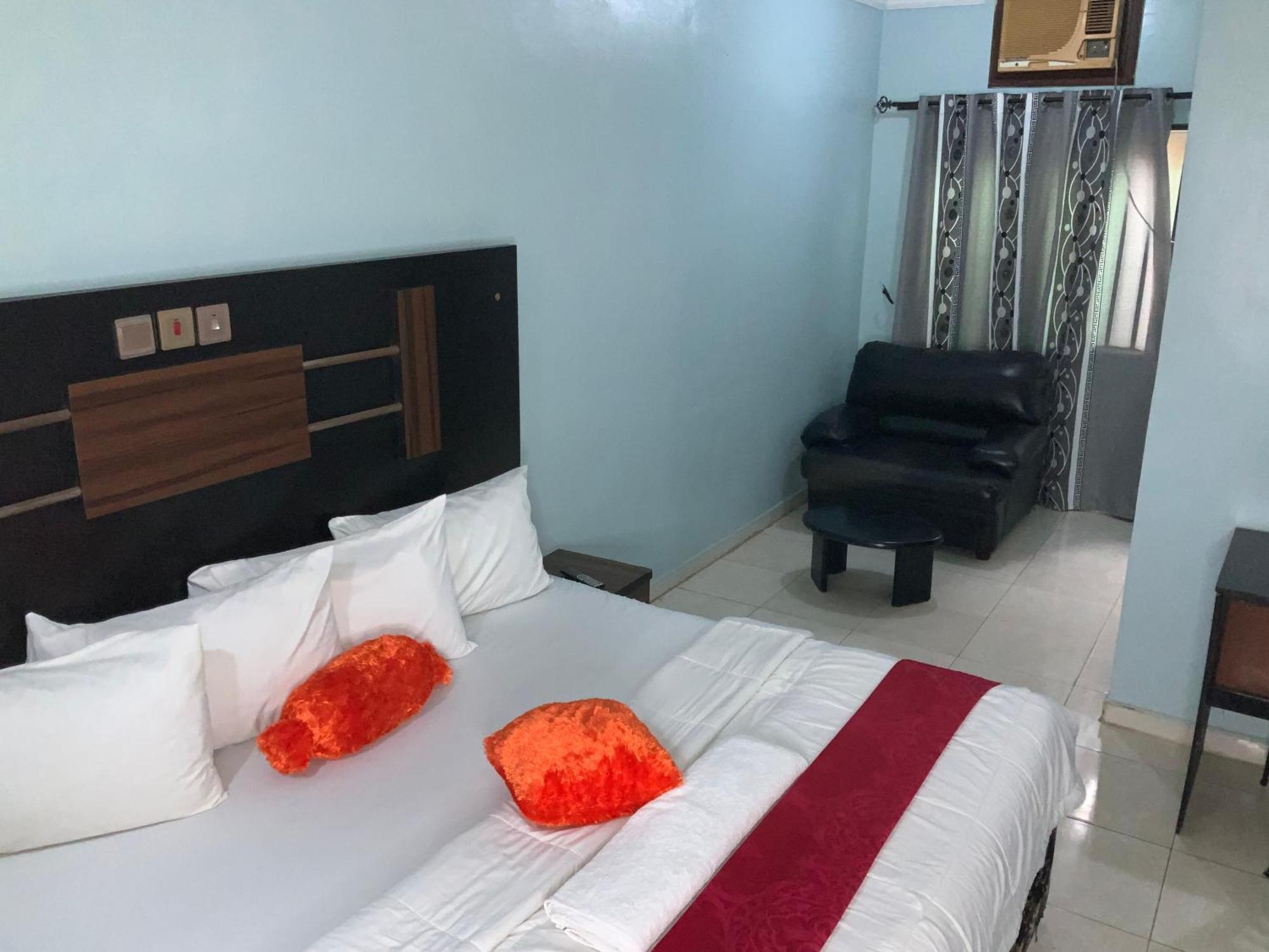 Senators Suites And Towers Hotel Omole المظهر الخارجي الصورة